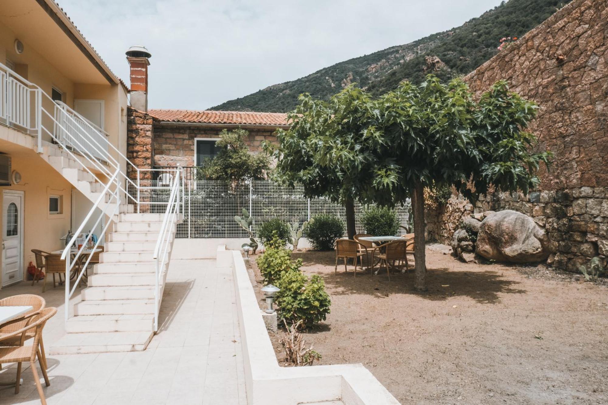 Hotel & Residence Le Subrini Porto  Zewnętrze zdjęcie